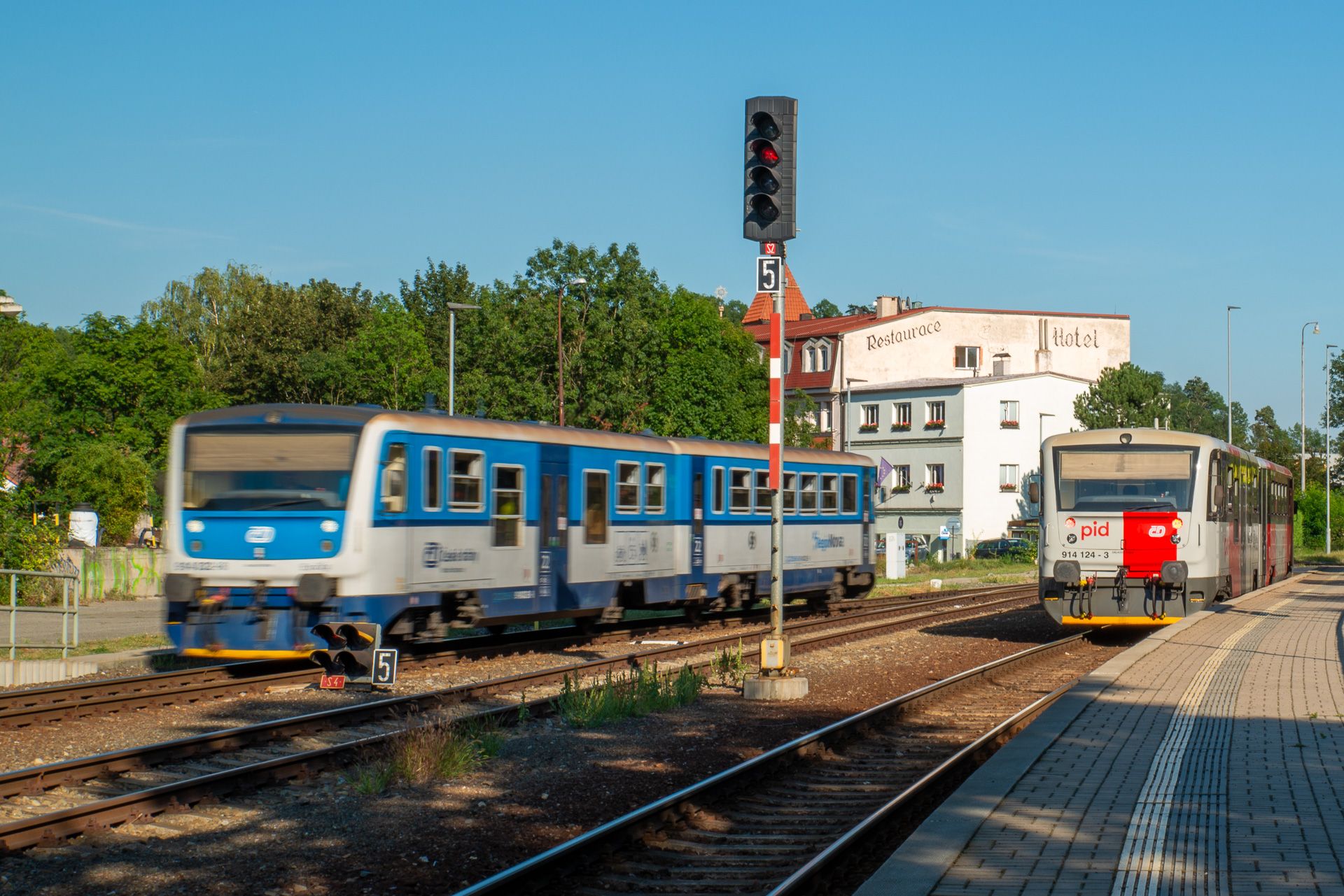 Dvojdomy Řeporyje - Vlaková zastávka Řeporyje
